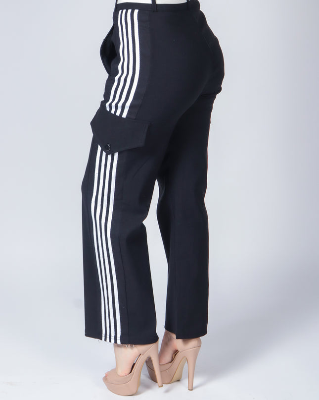 Pantalón casual tipo cargo.