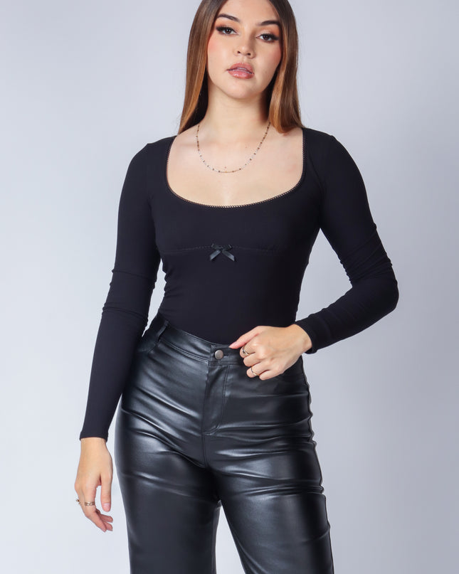 Blusa manga larga con moño.