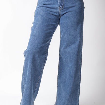 Pantalón de mezclilla con estrellas.