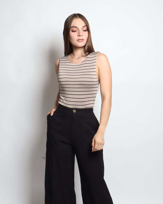 Blusa ajustada de rayas.