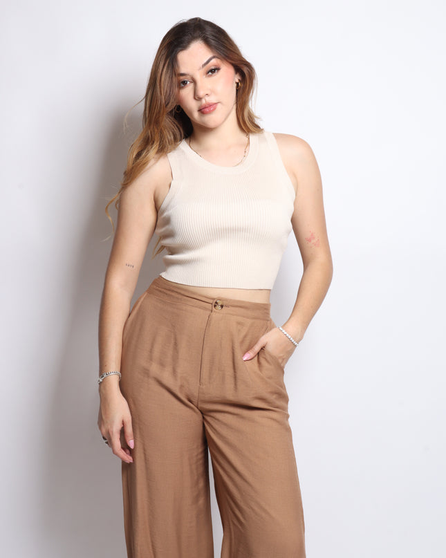 Blusa ajustada cuello redondo.